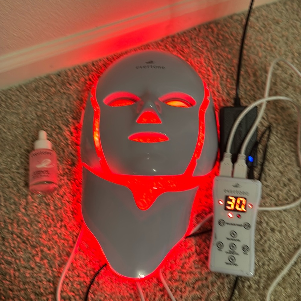 Evertone LED Face Mask with Remote